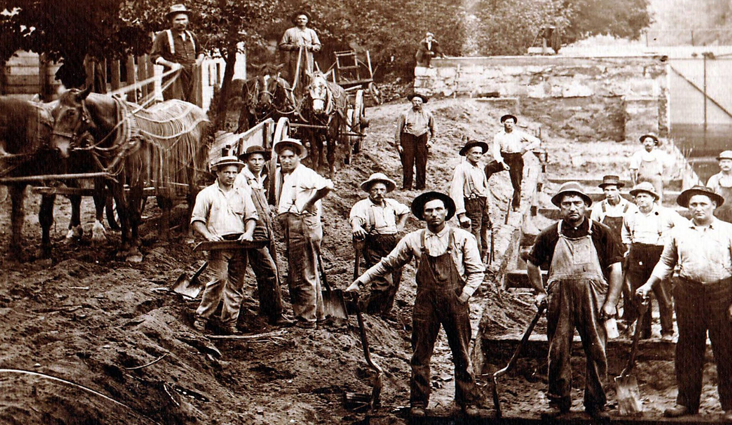 Historic photo of Irish Canal workers